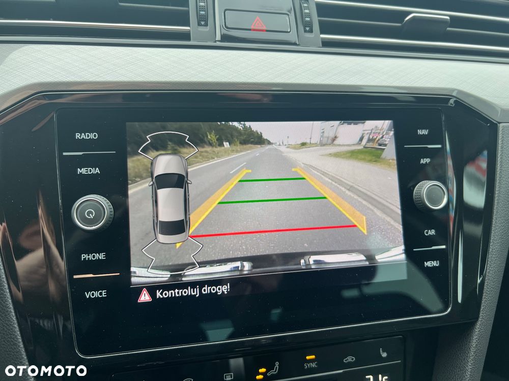 Volkswagen Passat 2.0 TSI Business DSG - 12
