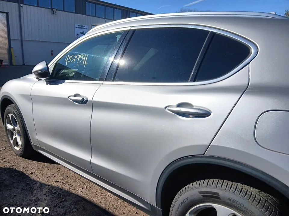Alfa Romeo Stelvio - 14