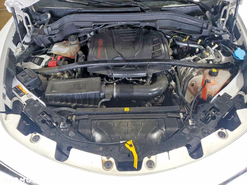 Alfa Romeo Stelvio 2.0 Turbo 16V AT8-Q4 Ti - 9