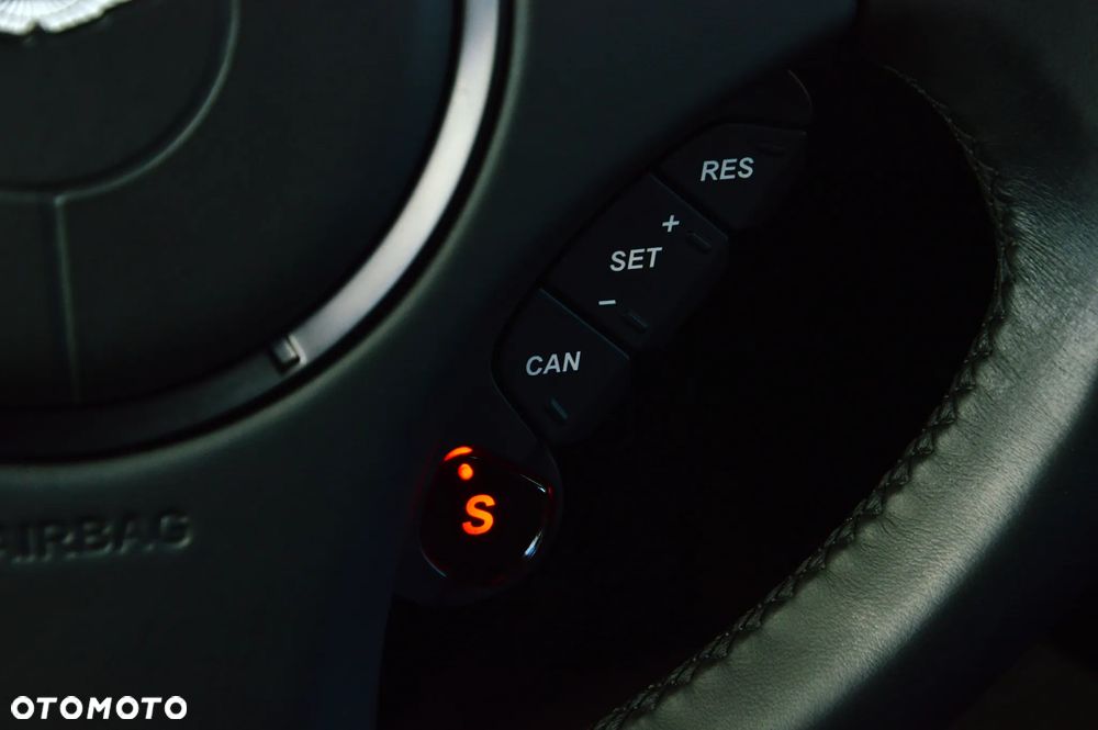 Aston Martin V12 Vanquish - 36