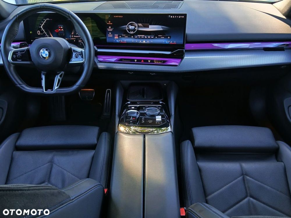 BMW Seria 5 520d xDrive - 24