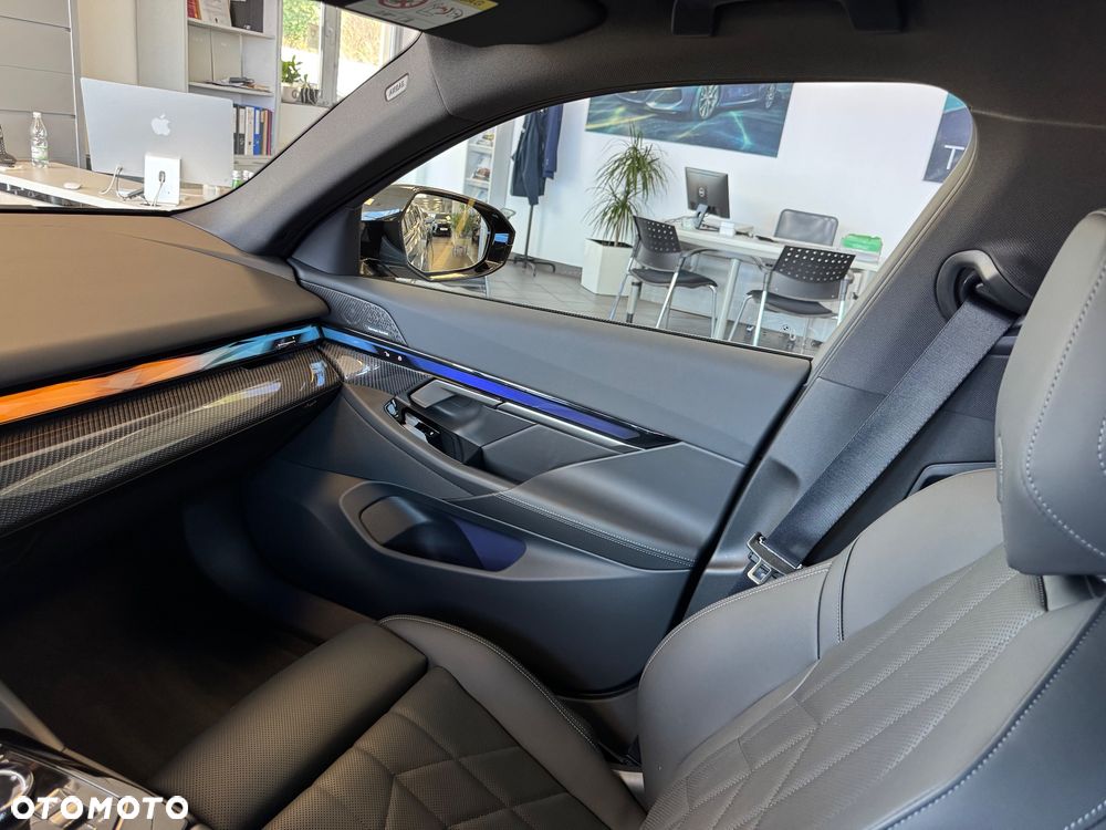 BMW Seria 5 520d xDrive - 24