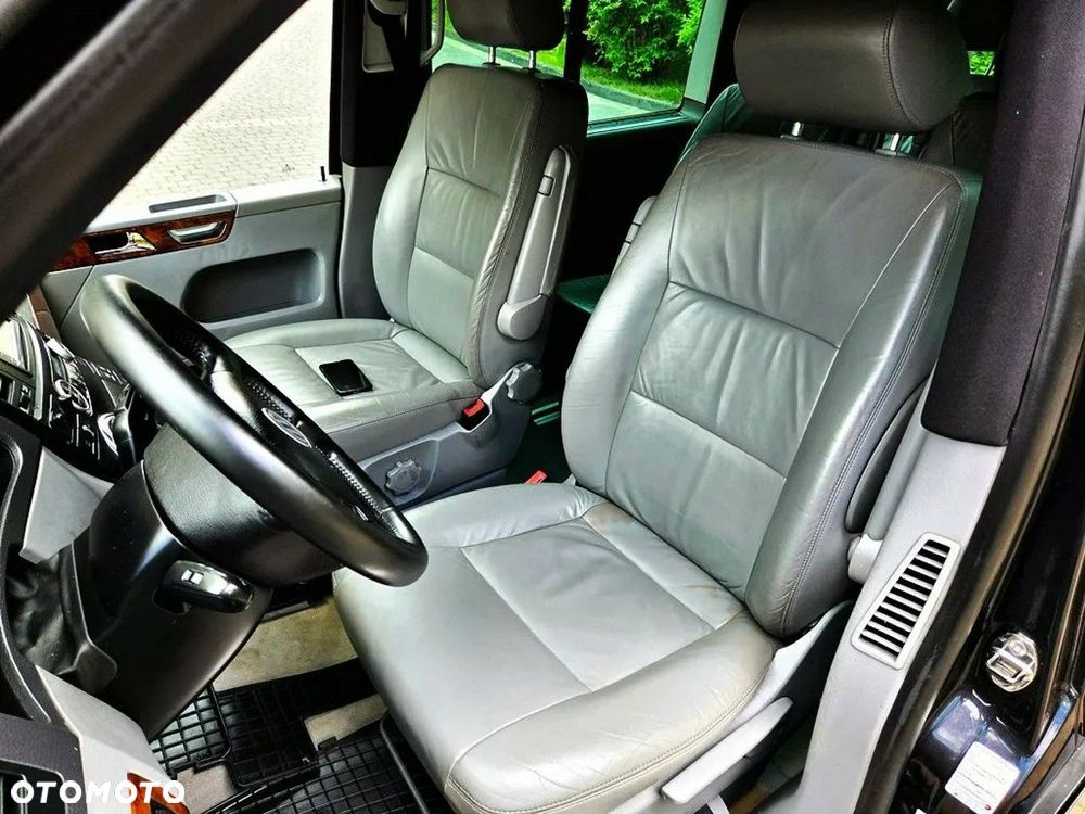 Volkswagen Multivan - 16