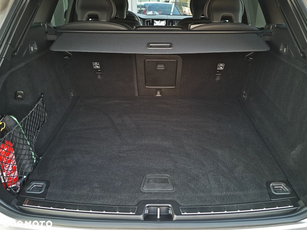 Volvo XC 60 B4 B Plus Dark - 8