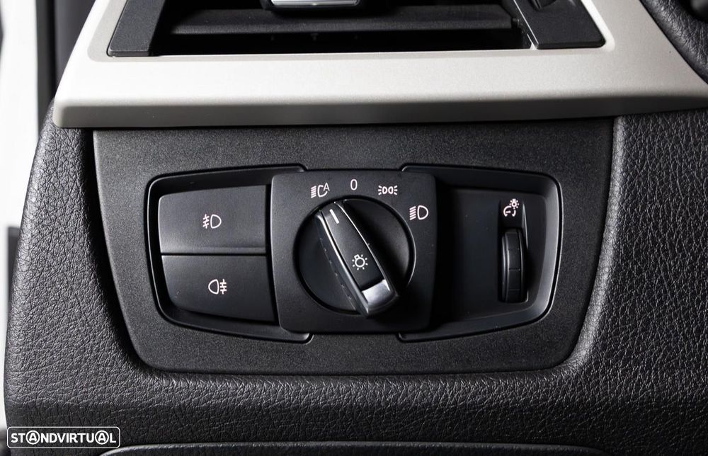 BMW 320 d Aut. Sport Line - 24