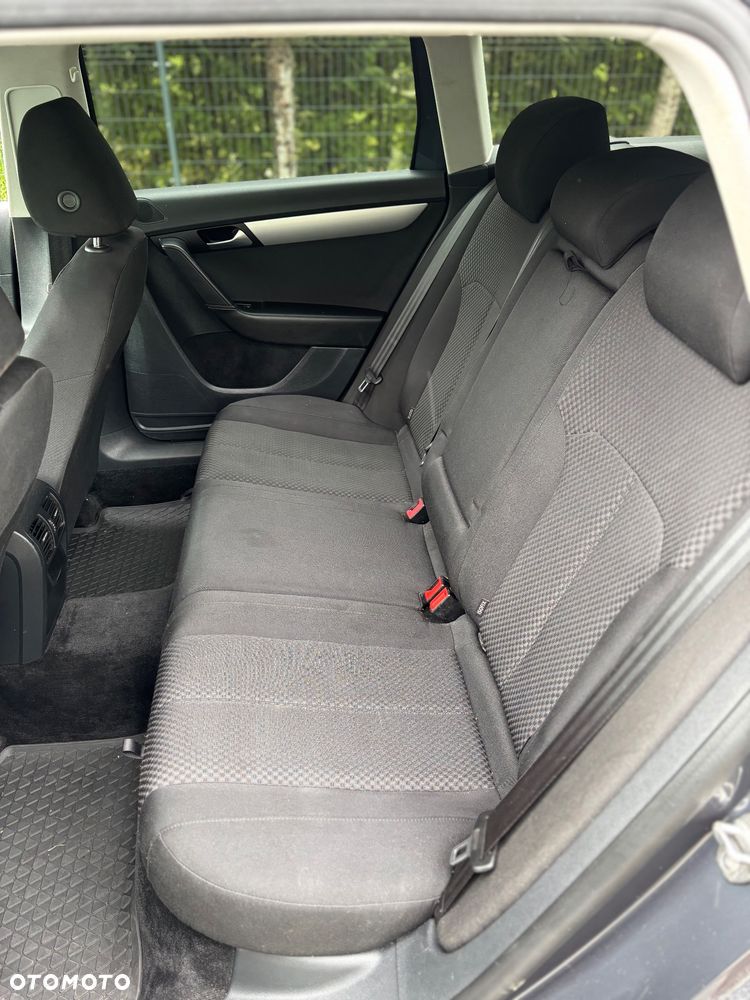 Volkswagen Passat - 12