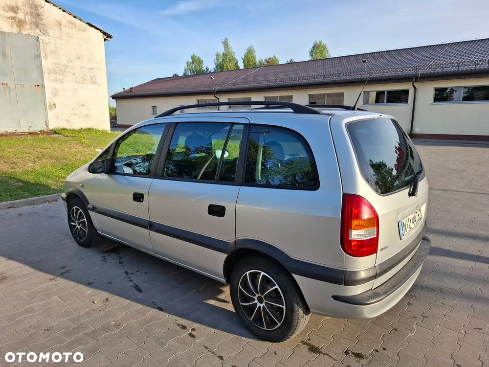 Opel Zafira 2.2 - 3