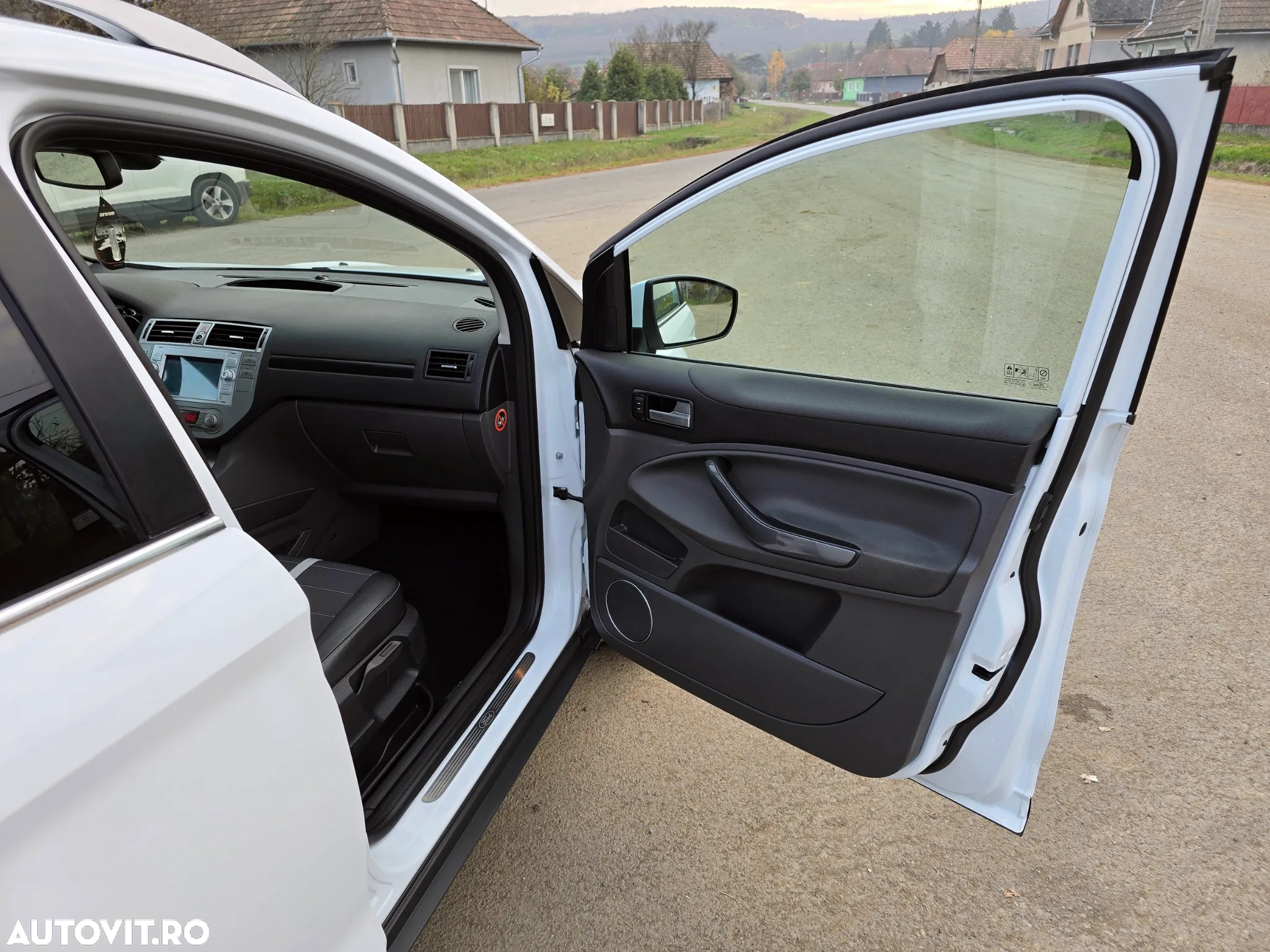 Ford Kuga 2.0 TDCi 2x4 Titanium - 34