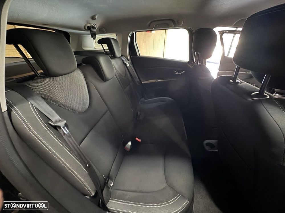 Renault Clio Sport Tourer 1.5 dCi Limited - 28