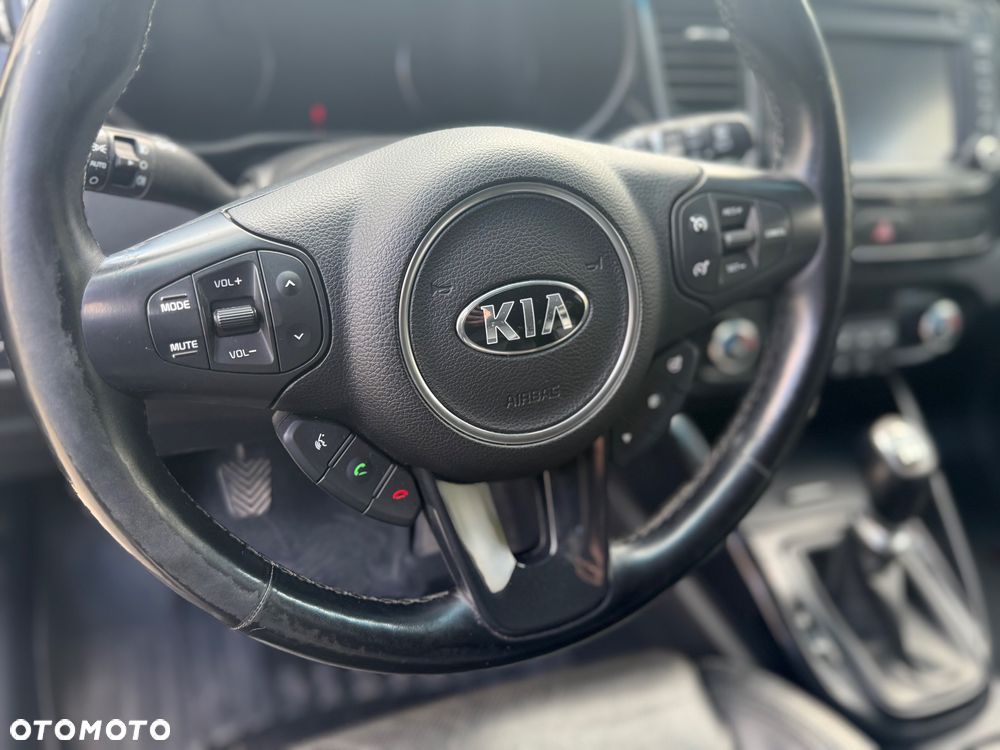 Kia Carens 1.7 CRDi 136 Dream Team Edition - 9