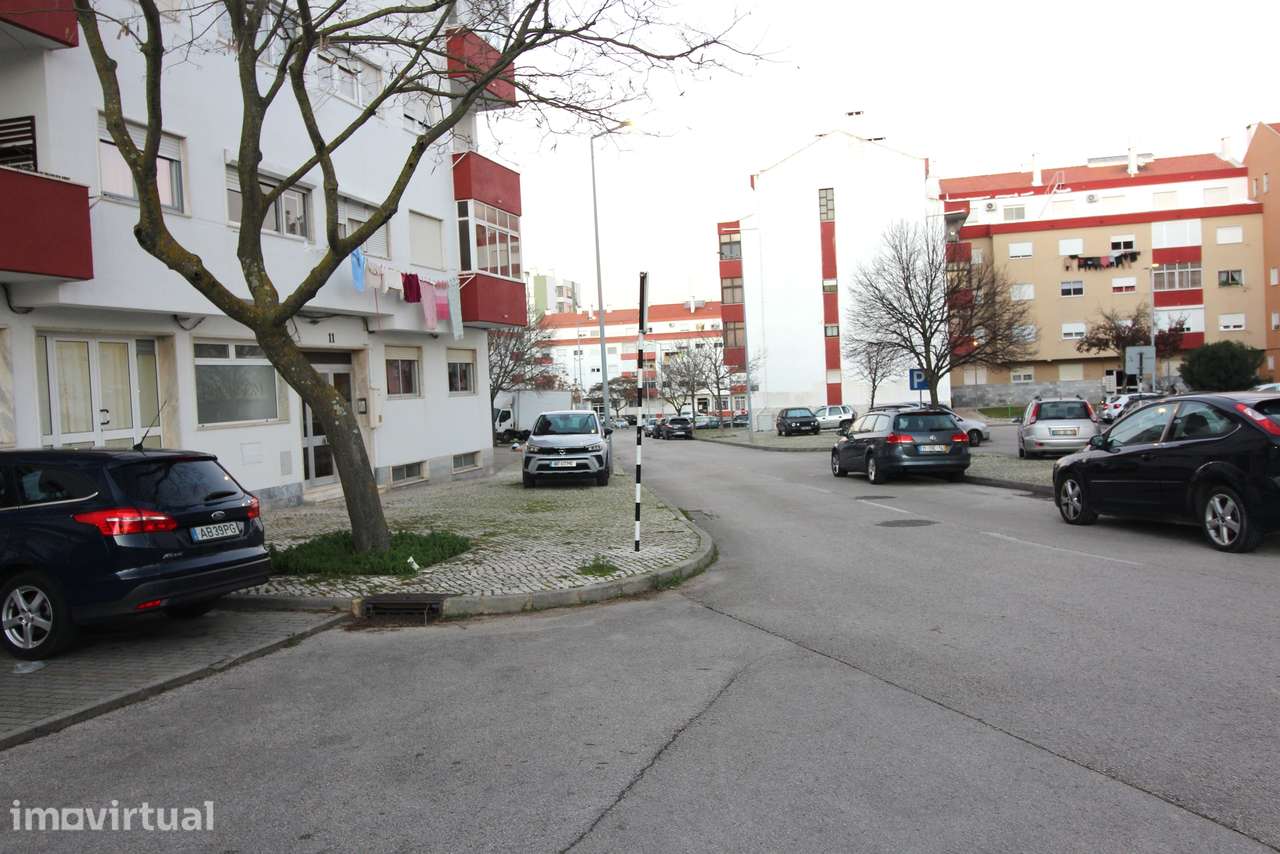 T3 em zona privilegiada da Amora - Grande imagem: 2/27