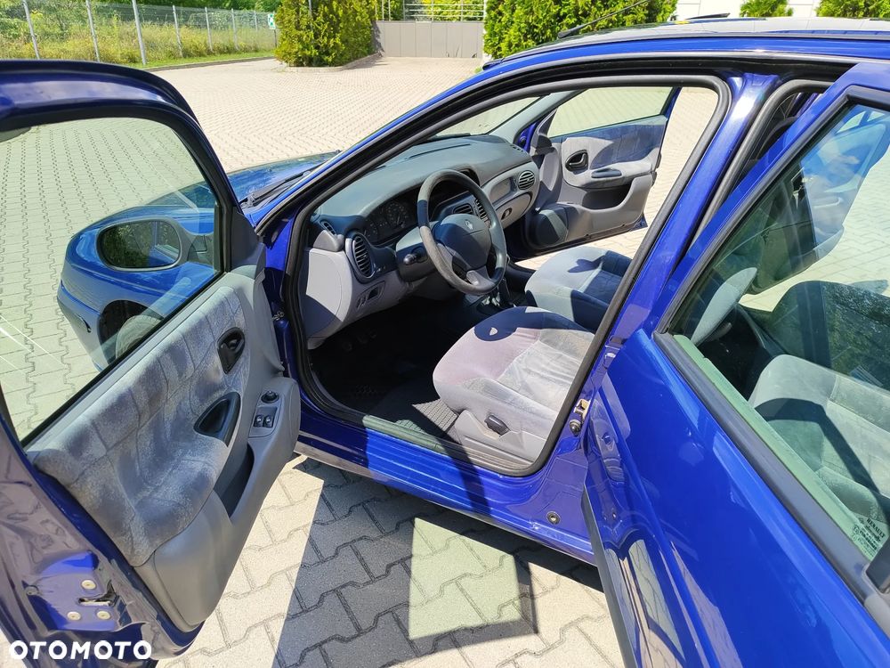 Renault Megane 1.4 16V Expression - 11