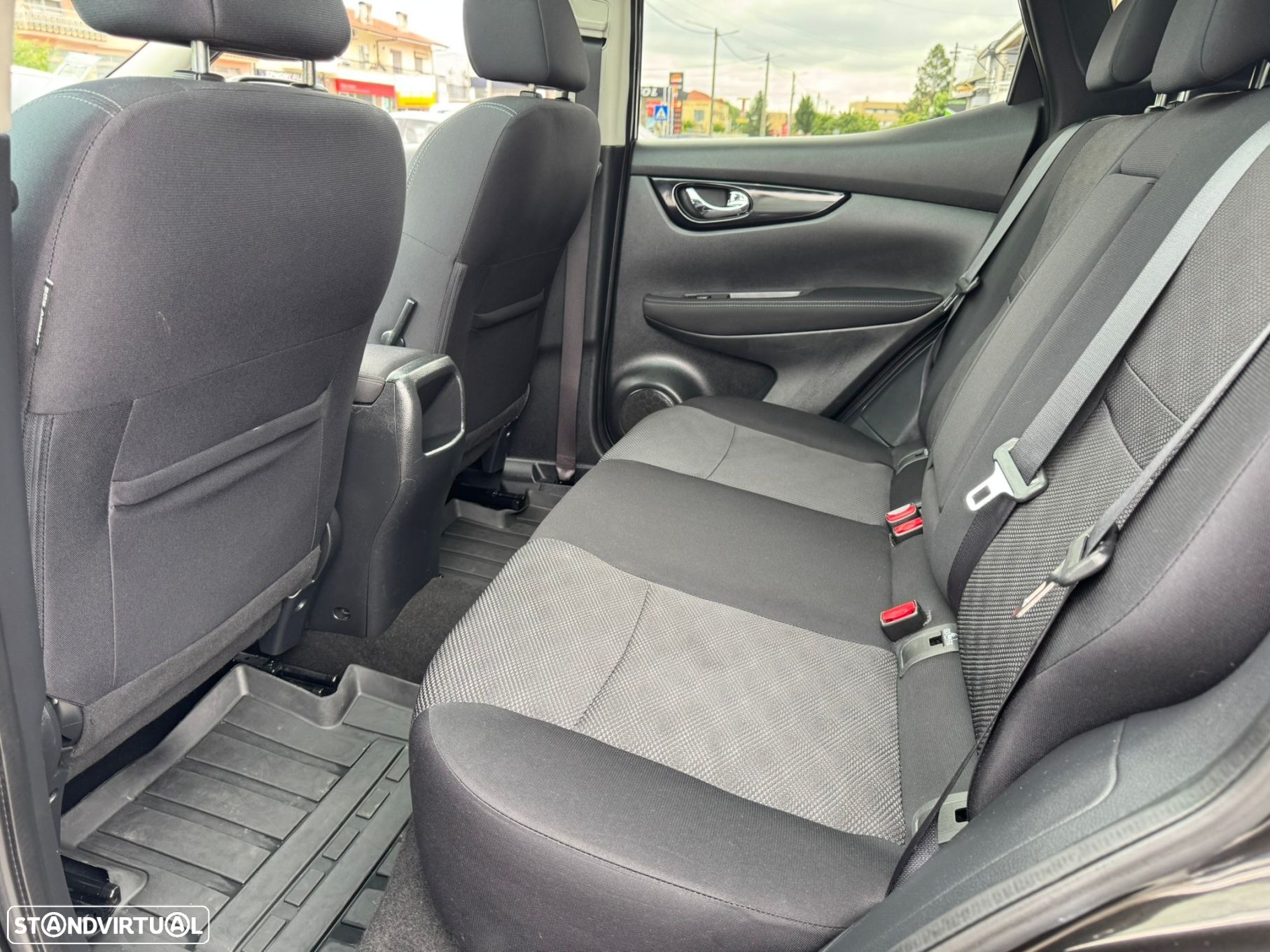 Nissan Qashqai 1.5 dCi N-Connecta 18 - 10