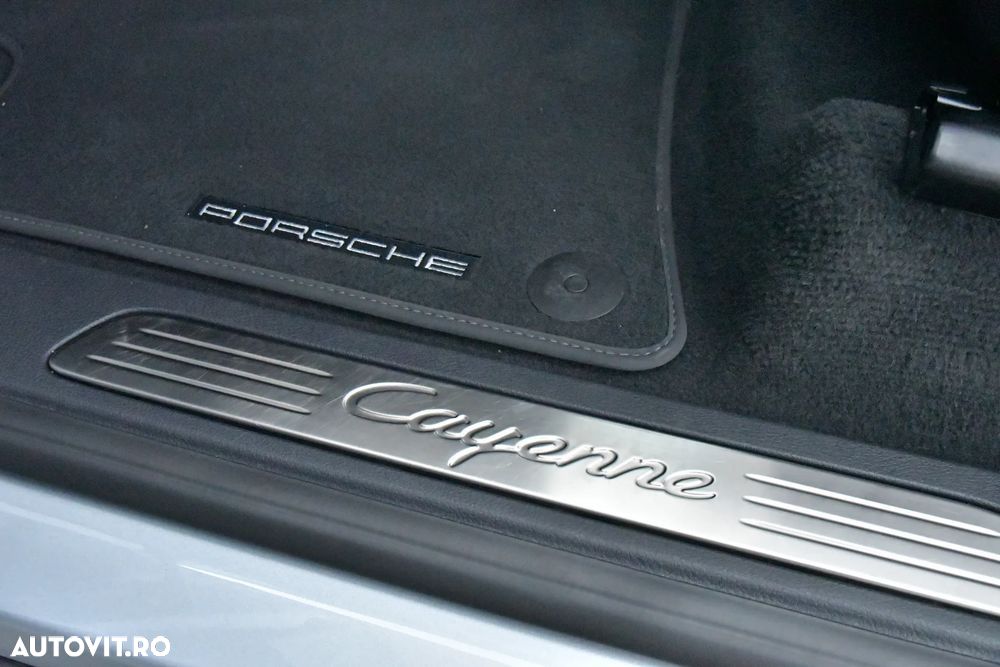 Porsche Cayenne - 25