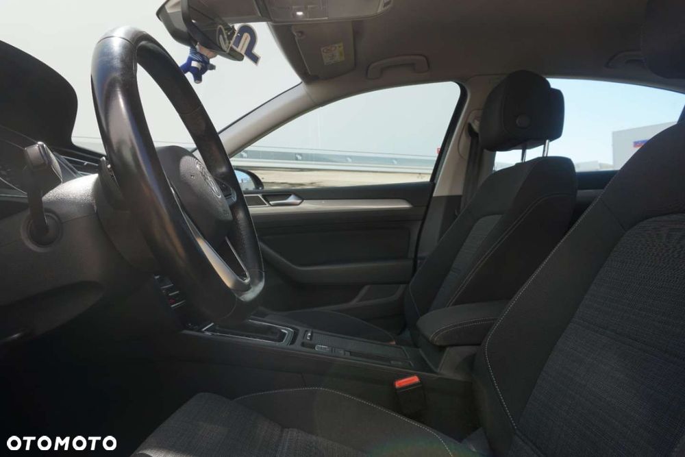Volkswagen Passat - 15