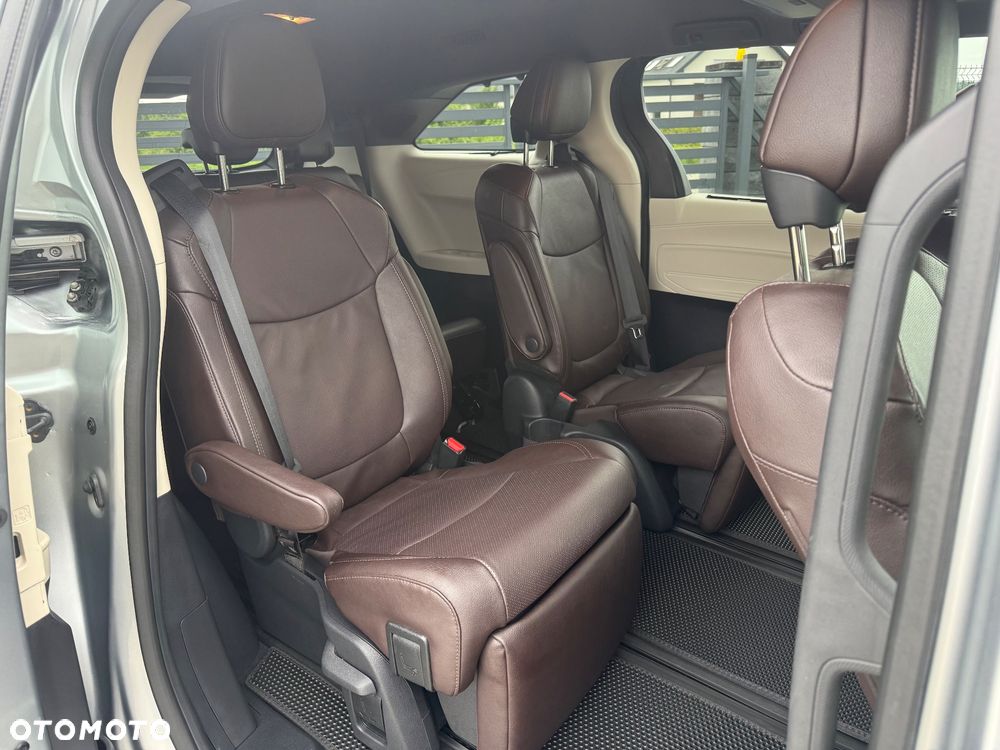 Toyota Sienna - 8