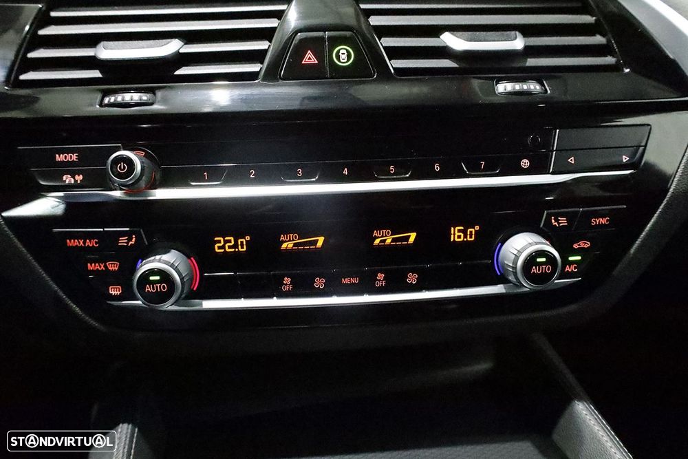 BMW 520 d Pack Desportivo M Auto - 13