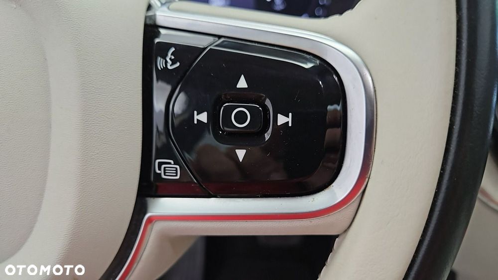 Volvo XC 60 B4 B Plus Dark - 15