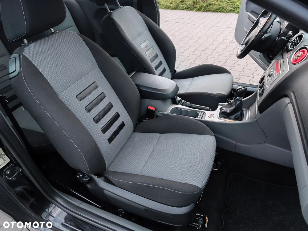 Ford Focus 1.6 16V Style - 12
