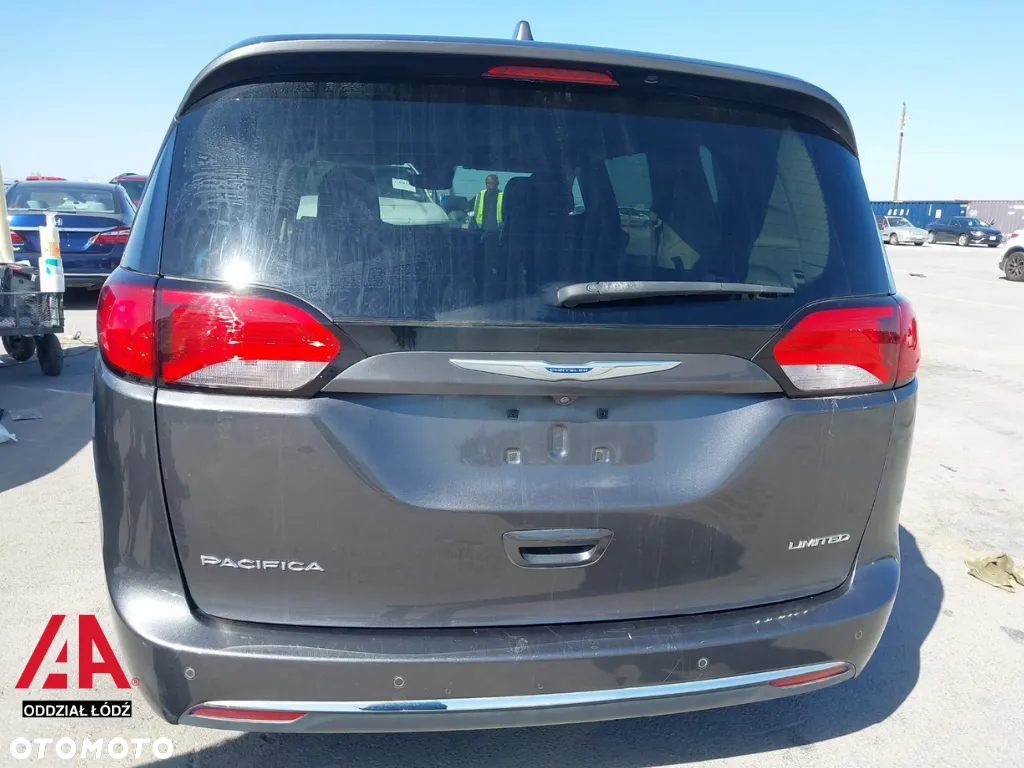 Chrysler Pacifica - 5
