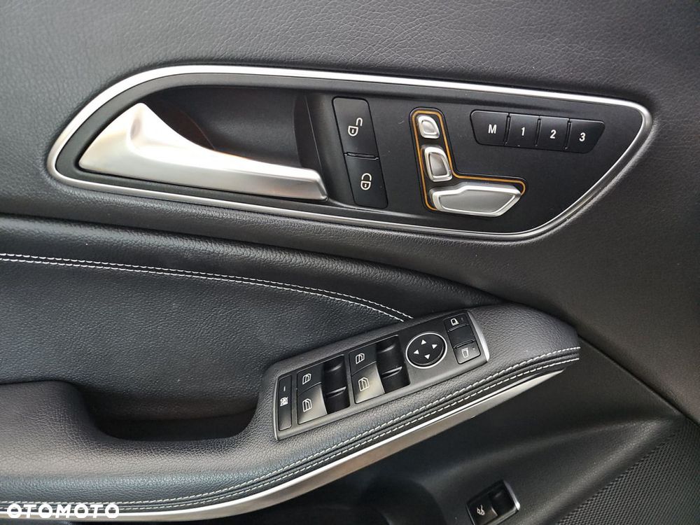 Mercedes-Benz CLA 250 4Matic 7G-DCT - 14