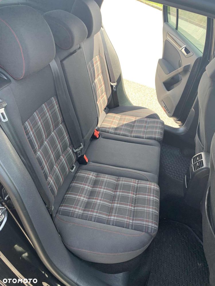 Volkswagen Golf - 8