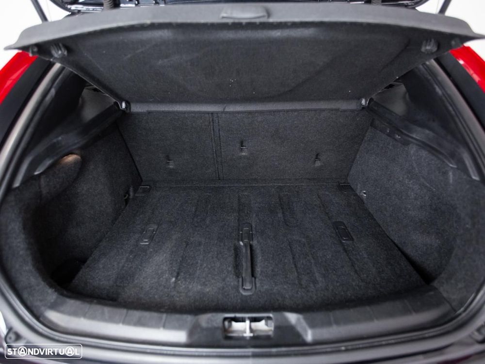 Volvo V40 Cross Country - 11