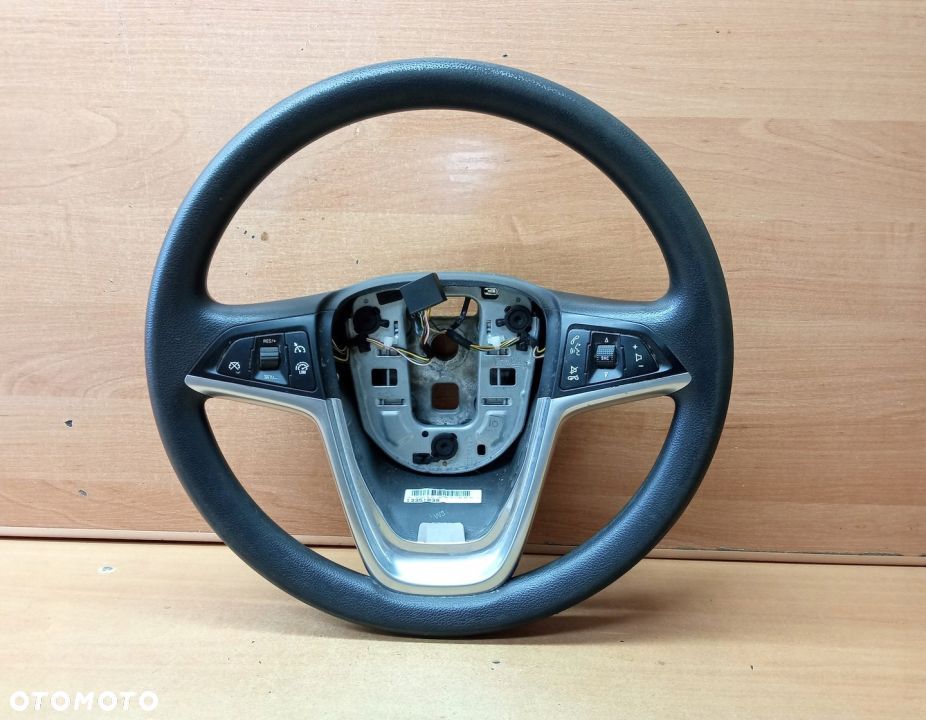KIEROWNICA MULTIFUNKCJA OPEL ZAFIRA C 2.0 CDTI - 1