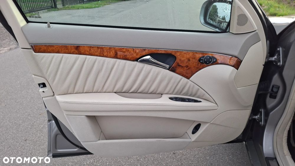 Mercedes-Benz Klasa E 350 7G-TRONIC Elegance - 26