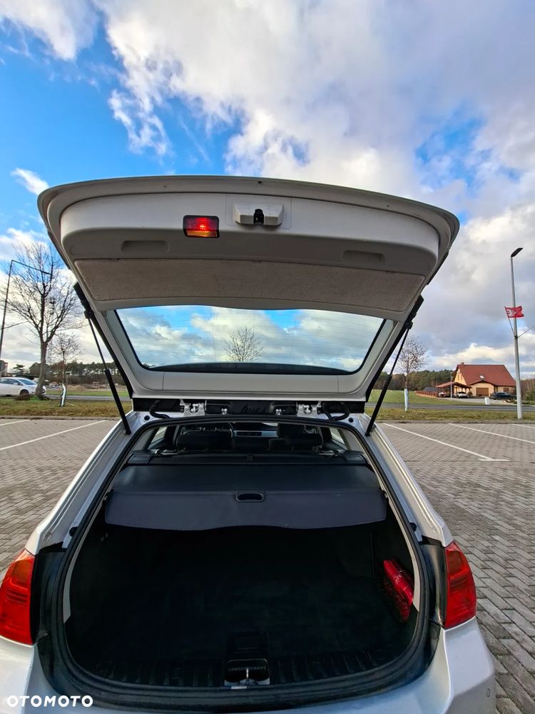 BMW Seria 3 318i - 4