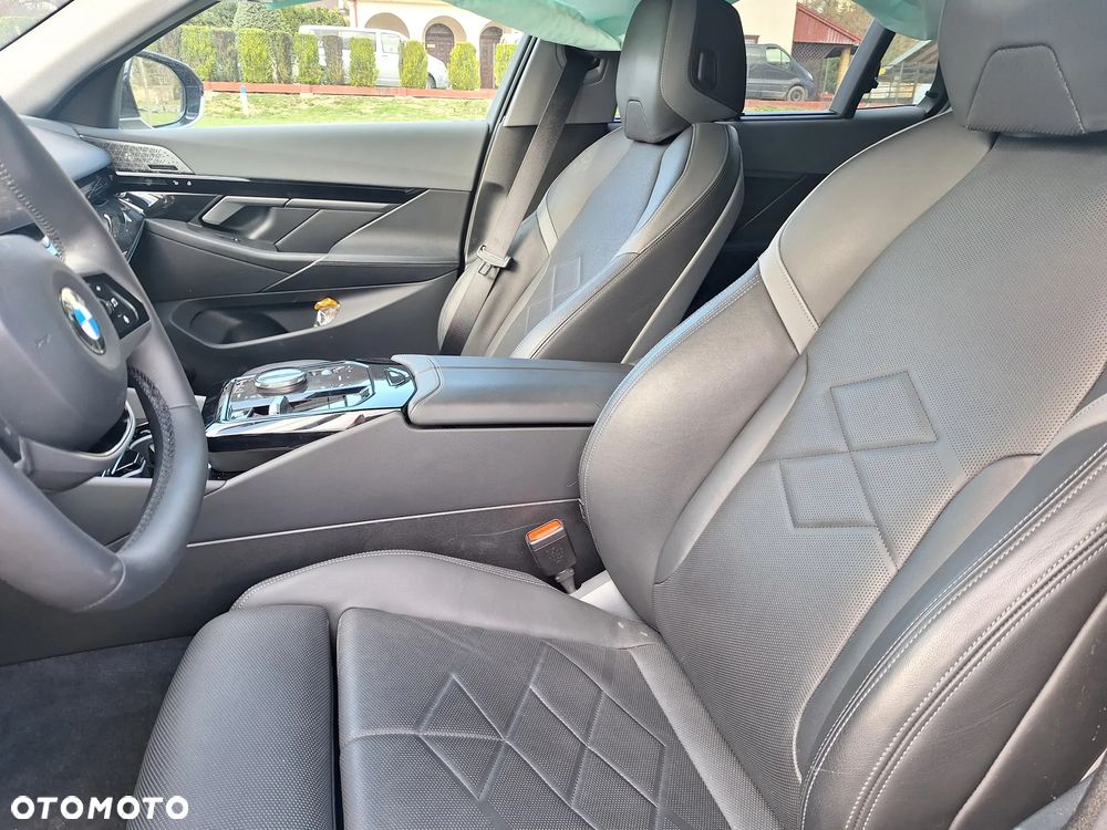 BMW Seria 5 520d xDrive - 10