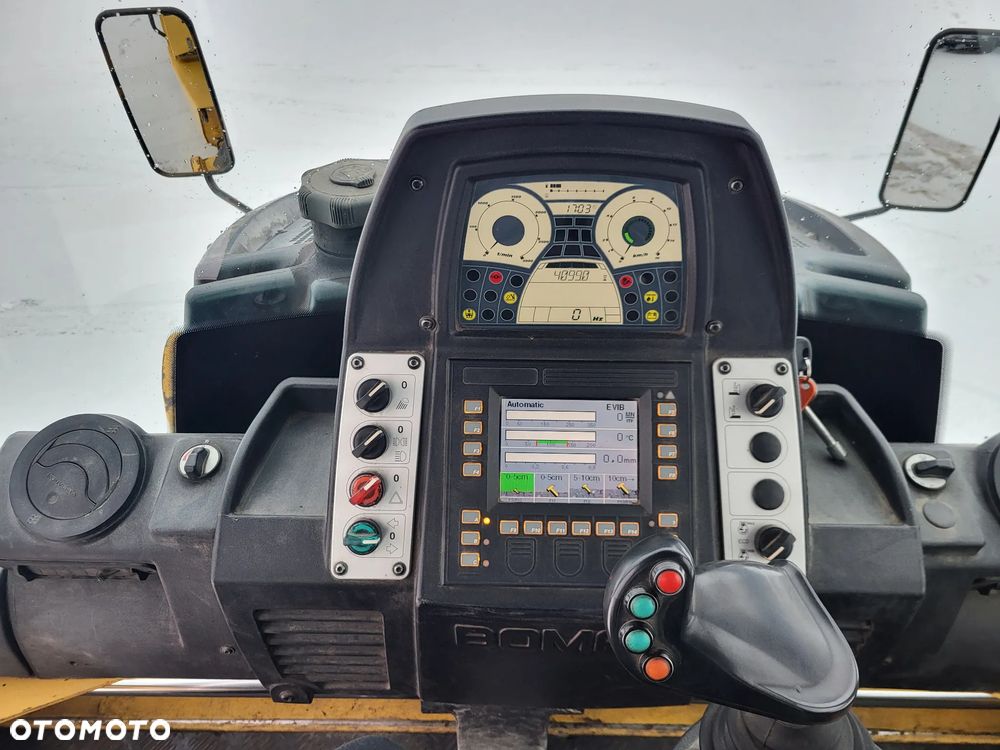 Bomag BW 154 AP 4 AM + rozsypywacz grysu z Niemiec - 15