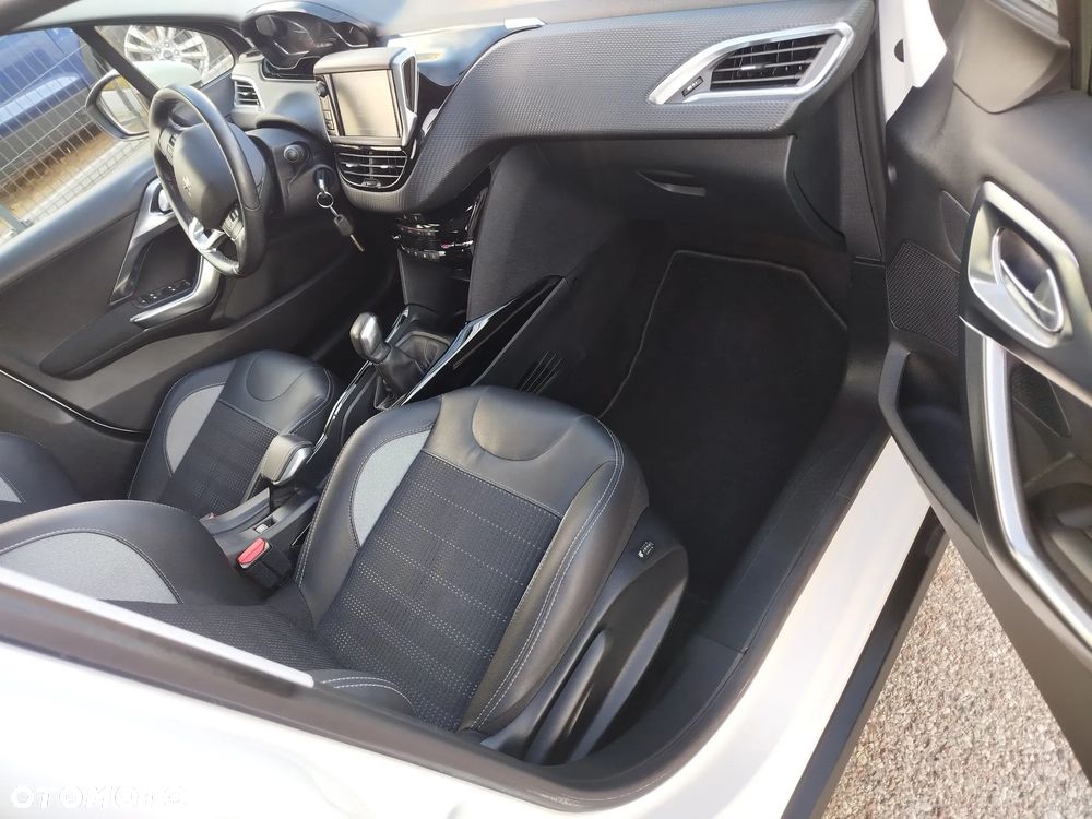 Peugeot 2008 - 8
