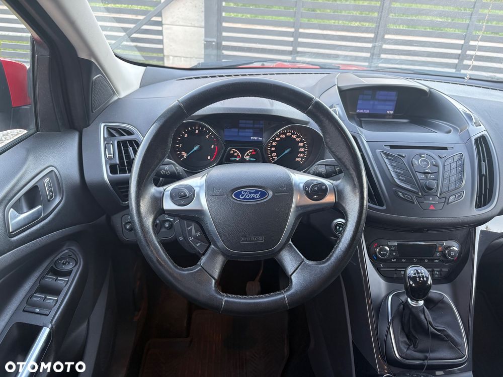 Ford Kuga 2.0 TDCi 2x4 Titanium - 13