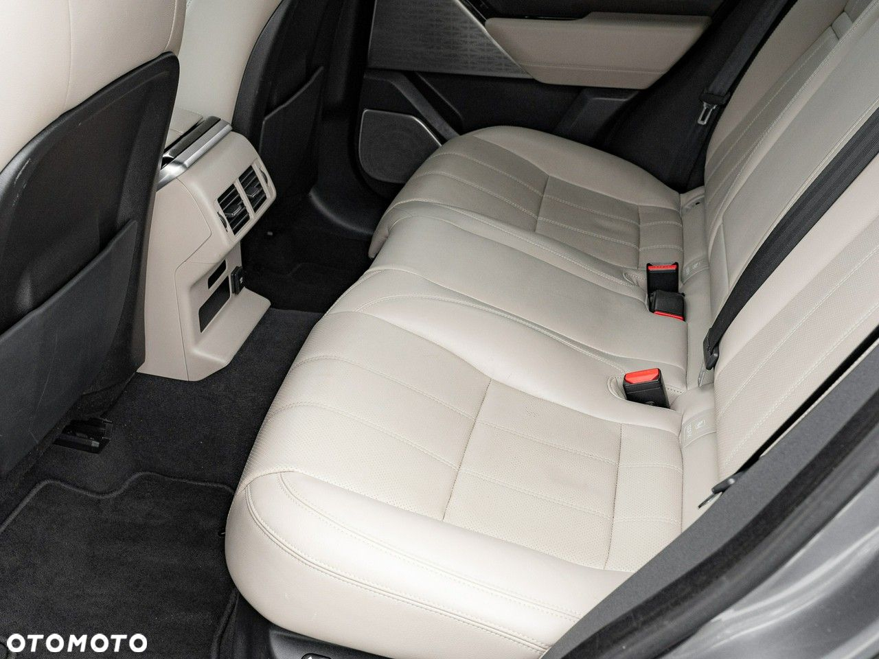 Land Rover Range Rover Velar 3.0 SD6 R-Dynamic S - 24