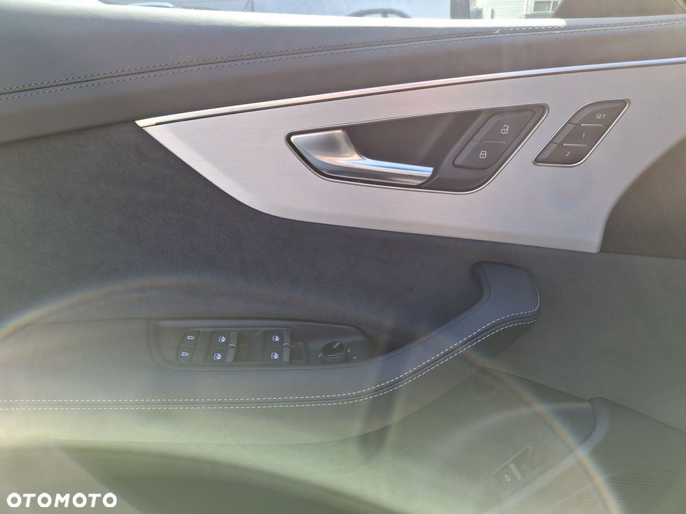 Audi Q8 - 25