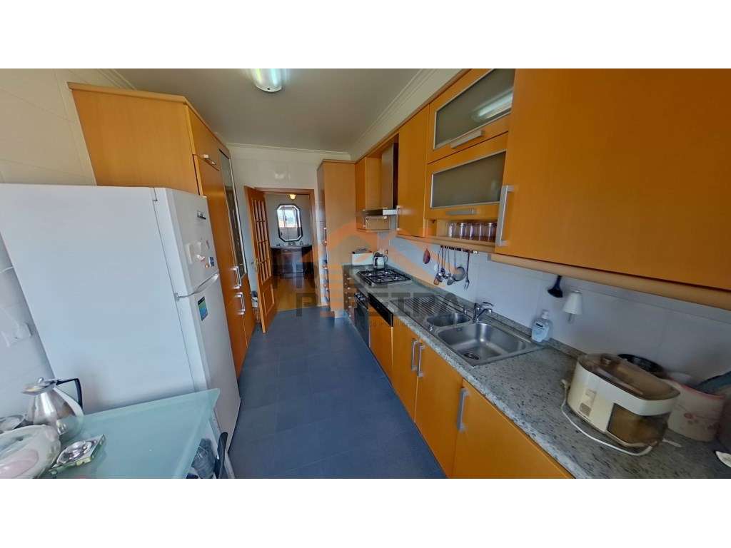 Situado na Serra da Amoreira, apartamento T3 com dois parqueamentos... - Grande imagem: 2/23
