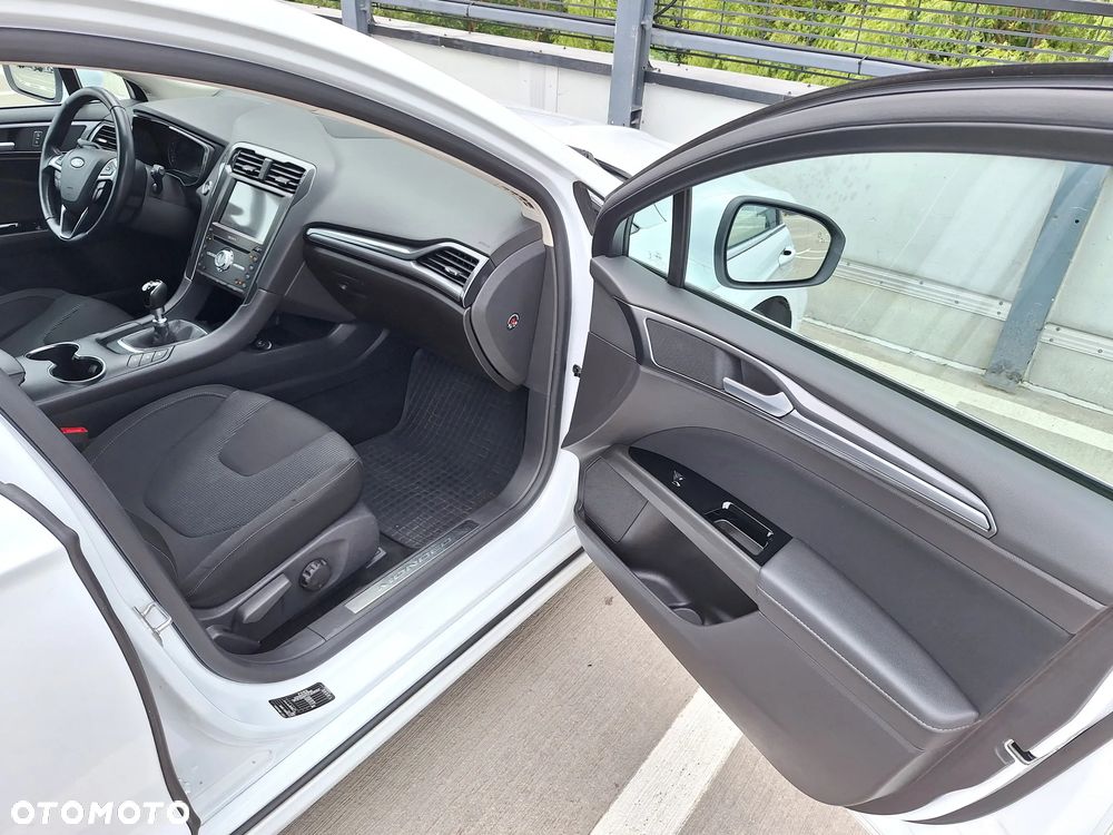 Ford Mondeo 2.0 EcoBlue Titanium - 24