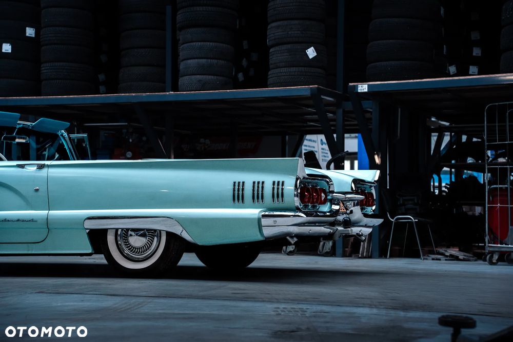 Ford Thunderbird - 8