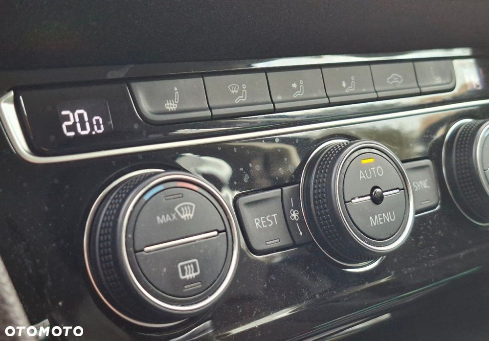 Volkswagen Passat - 36