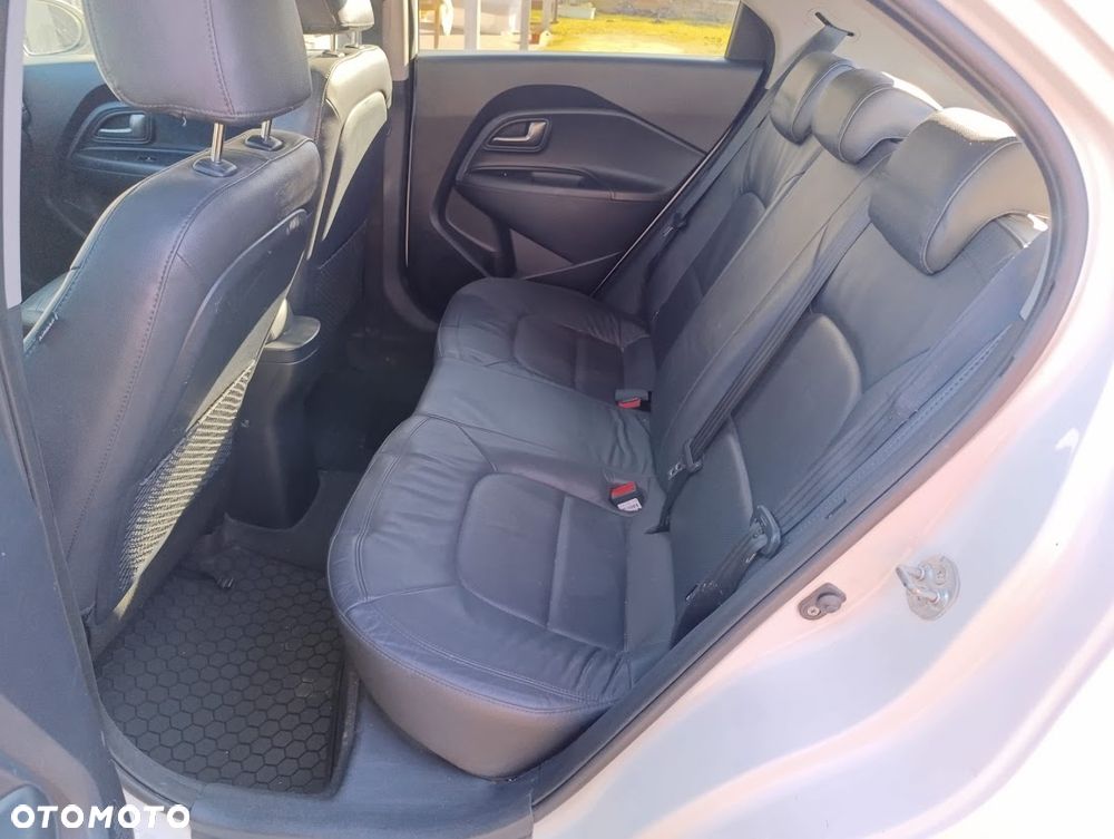 Kia Rio - 10