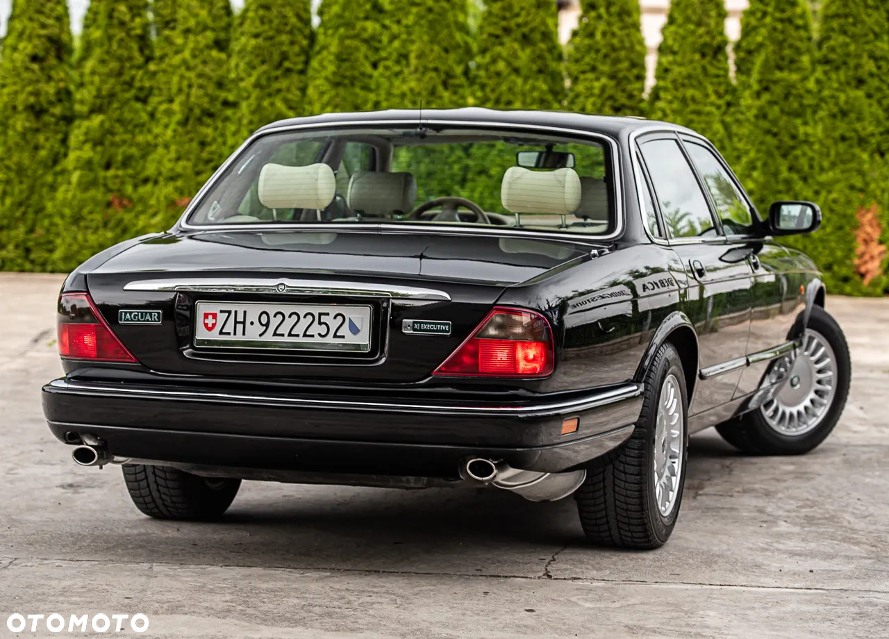 Jaguar XJ - 4