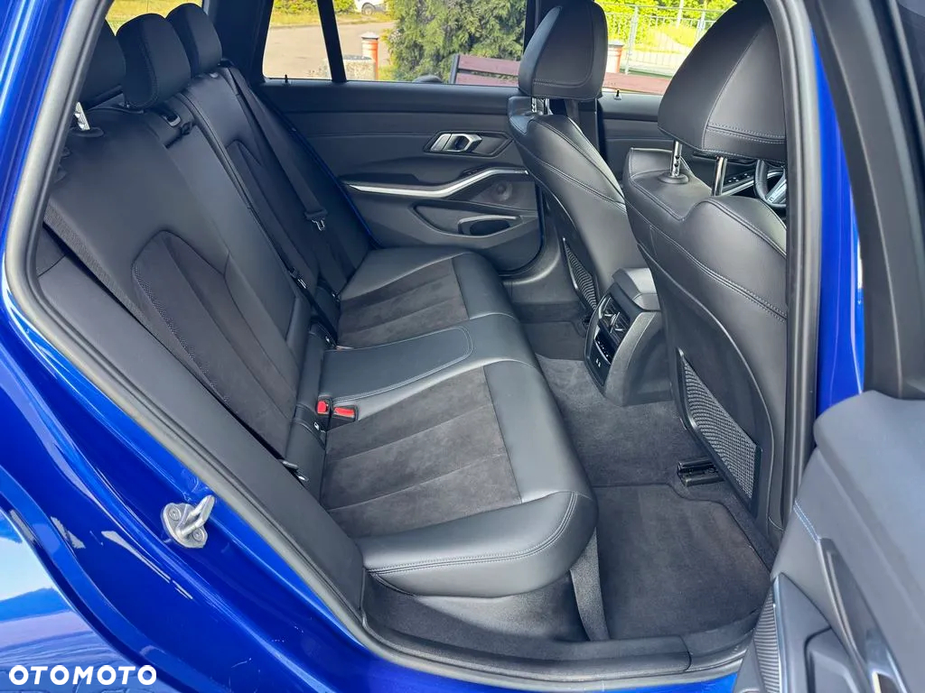 BMW Seria 3 330e M Sport sport - 22