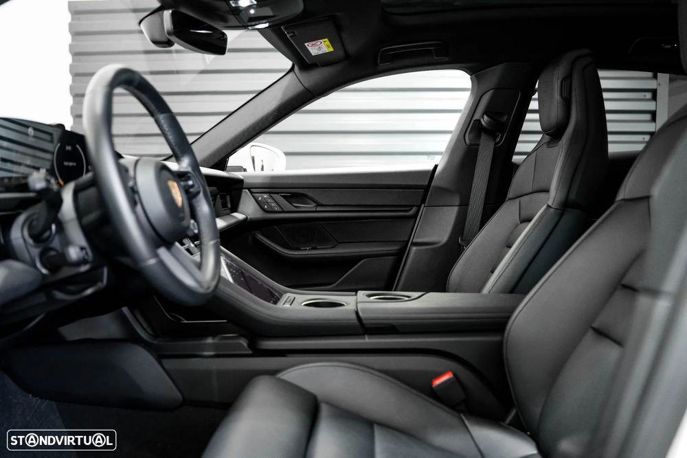 Porsche Taycan Cross Turismo 4 - 23