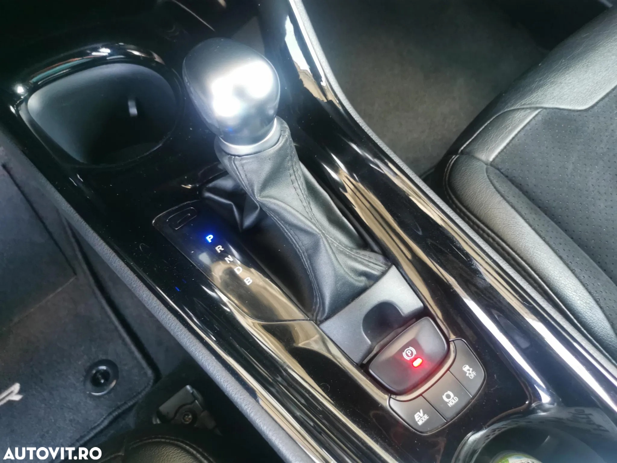 Toyota C-HR 1.8 HSD 122 CP 4x2 CVT Style - 28