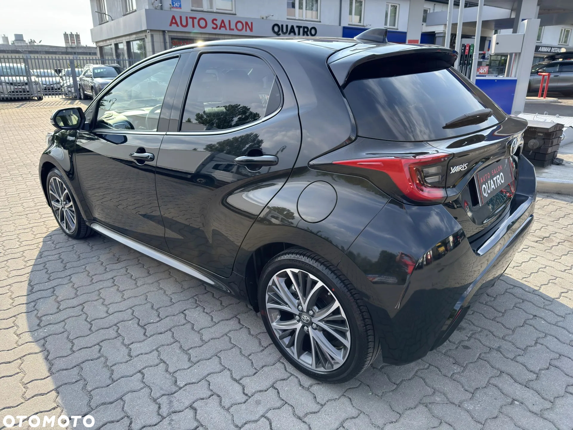 Toyota Yaris Hybrid 116 1.5 VVT-i Black&White - 5
