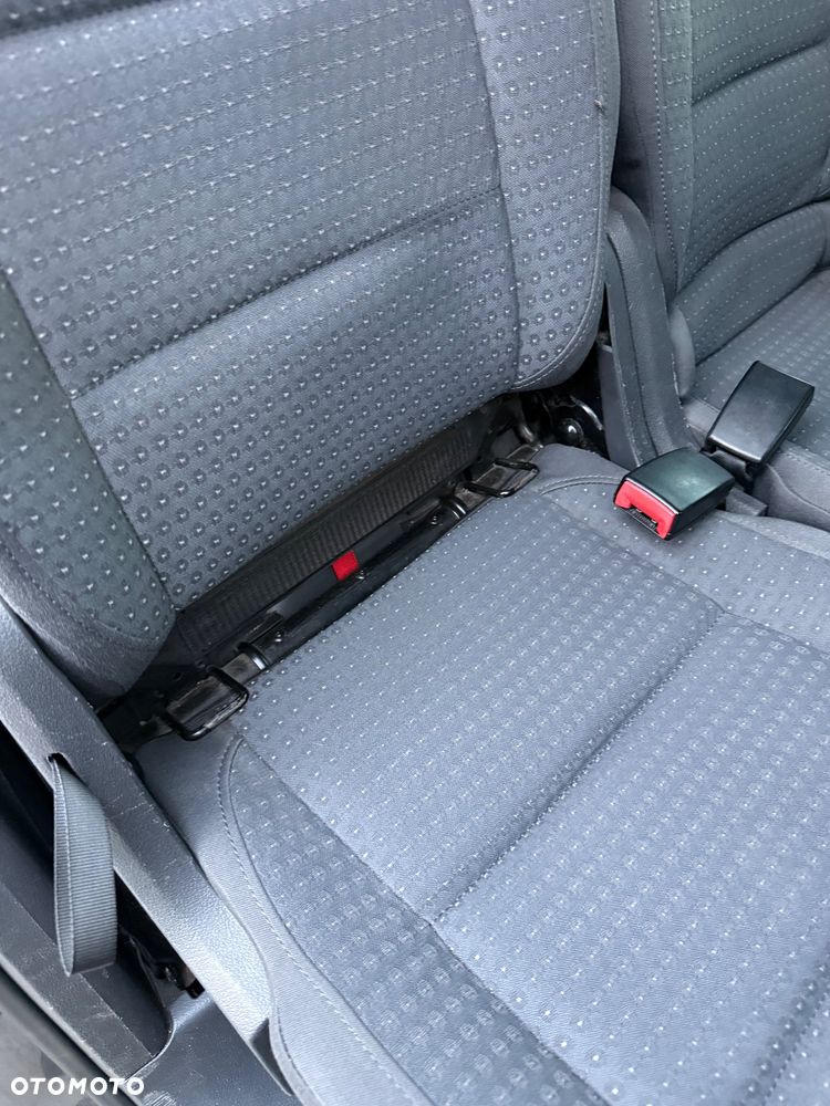 Volkswagen Touran 1.9 TDI Basis DSG - 11