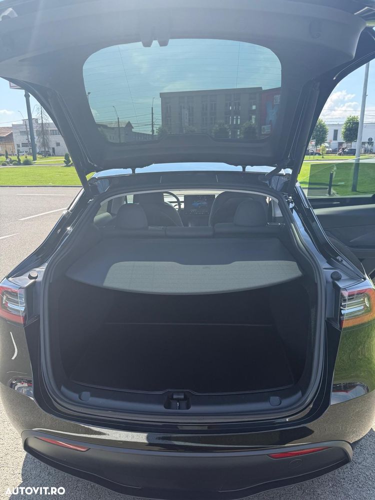Tesla Model Y Long Range Dual Motor AWD - 24