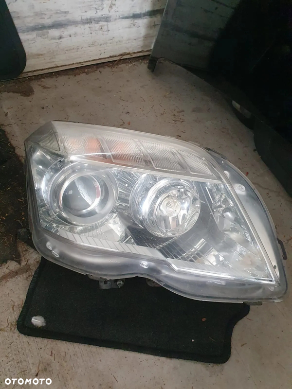 MERCEDES GLK X204 LAMPA BI-XENON PRAWY PRZÓD A2048207559