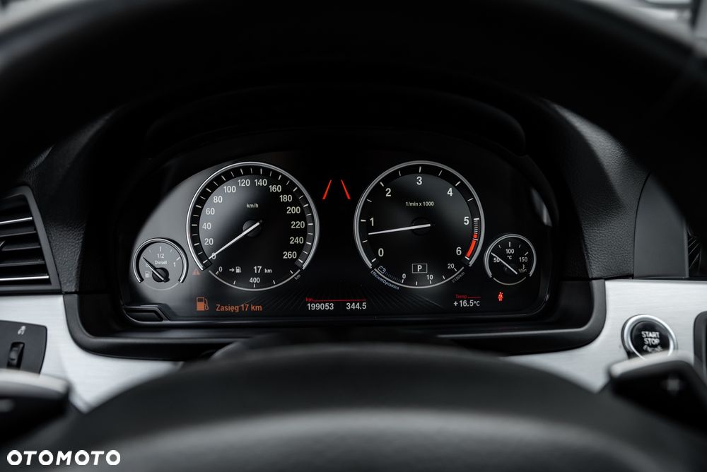 BMW Seria 5 M550d xDrive Touring Sport-Aut - 38